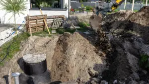 Proprietarii de case trebuie să respecte regula de 10 metri. Amenzile pot ajunge la mii de lei. Vecinii pot face reclamație în acest caz