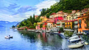 O destinație celebră de pe lacul Como schimbă regulile pentru turiști. Ce este interzis de acum