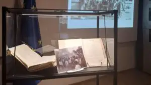 Documente declasificate despre Mineriada din 1990, expuse de MAE. Expoziția marchează 36 de ani de la violențele din Piața Universității