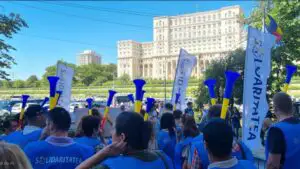 Noua lege a salarizării, criticată din toate părțile. Sindicatele din Finanțe cer salarii mai mari cu 50% și amenință cu noi proteste