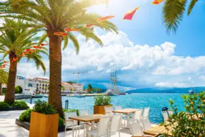 All inclusive vs fără masă inclusă: care variantă iese mai ieftină după ce calculezi tot