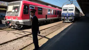 Probleme în traficul feroviar! CFR: Circulația trenurilor electrice din București Nord, afectată de condițiile meteo