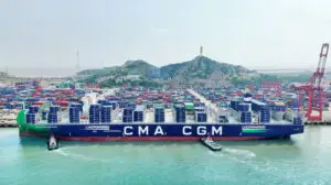 Transportul maritim marchează o premieră. Cea mai mare navă portcontainer cu GNL intră pe ruta Asia–Europa