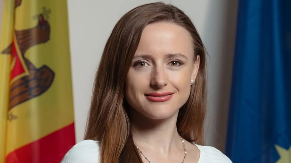 Carolina Novac și-a donat ultimul salariu primit de la Moldovagaz. Banii vor fi folosiți pentru cumpărarea unei case pentru o mamă cu opt copii