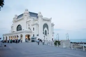 Magie pe litoral! De ce spectacolul „Cazino, Mon Amour” este experiența absolută pe care NU trebuie să o ratezi în această vară!