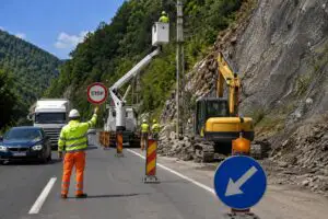 Măsuri noi pe Valea Oltului. De ce nu se poate circula normal pe DN 7 până la final de august