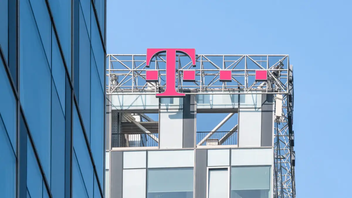 Fuziunea de 300 de miliarde de dolari dintre T-Mobile și Deutsche Telekom, pusă sub semnul întrebării. Acționarii și autoritățile din SUA ridică obstacole