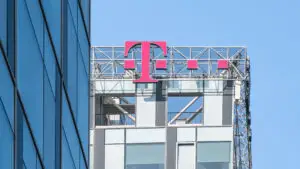 Fuziunea de 300 de miliarde de dolari dintre T-Mobile și Deutsche Telekom, pusă sub semnul întrebării. Acționarii și autoritățile din SUA ridică obstacole