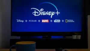 Disney+ ar putea lansa o versiune gratuită, cu reclame și acces limitat la conținut