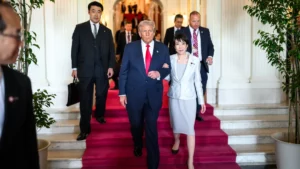 Spectacol impresionant în Japonia de Ziua Americii. Dronele au desenat pe cer siluetele premierului japonez și ale președintelui Donald Trump (VIDEO)