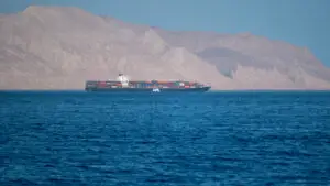 SUA bombardează din nou Iranul. Strâmtoarea Ormuz pierde tot mai mult trafic maritim