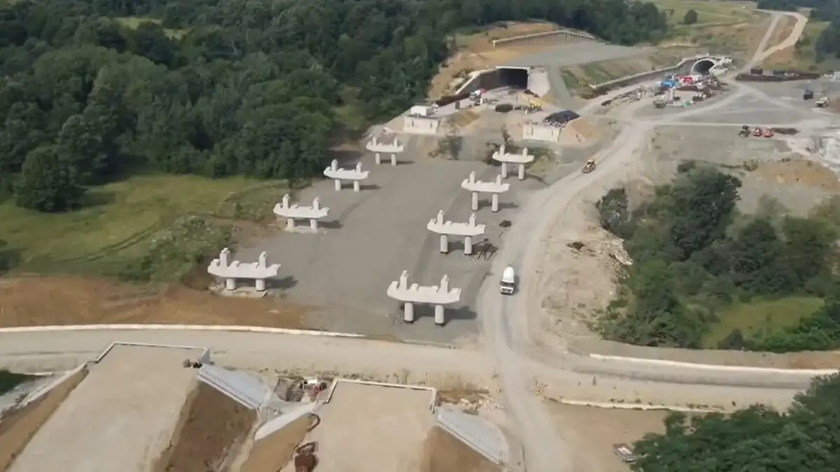 UPATE Lucrările la autostrăzile A1 și A7 avansează. Guvernul a semnat contractul pentru ultimul tronson al A8
