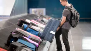 Ce nu pui niciodată în bagajul de cală. Companiile aeriene avertizează asupra a cinci obiecte esențiale