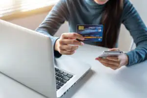 Cumpărături online fără regrete cu ZEN.COM. Cum schimbă sistemele profesionale de rambursare abordarea bugetului personal?