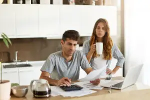 Ce înseamnă, de fapt, disciplină financiară și de ce nu are legătură cu venitul