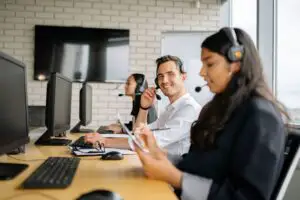 Relația cu clientul, noul KPI: cum a devenit suportul 24/7 un produs externalizat