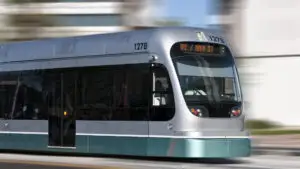Primul tren metropolitan din România pornește de la Brașov: investiție de 1,5 miliarde de lei