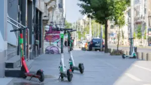 PMB propune reguli noi pentru trotinetele electrice închiriate. Amenzile pot ajunge la 2.500 de lei