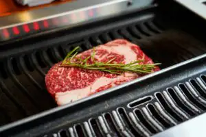 Cum se citește corect un produs premium de carne și ce contează cu adevărat în farfurie