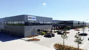 O fabrică abia inaugurată în România își schimbă proprietarul. Americanii au pus pe masă 5,4 miliarde de dolari