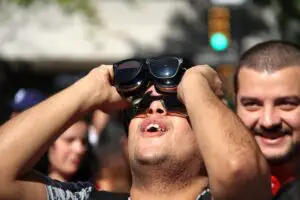 Eclipsa poate lăsa un semn pe care nu-l vezi imediat. Când apar primele simptome