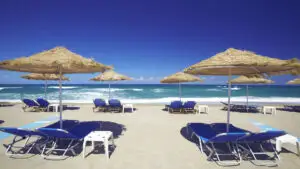 Grecia înăsprește regulile pe plaje. Turiștii riscă amenzi de până la 1.000 de euro