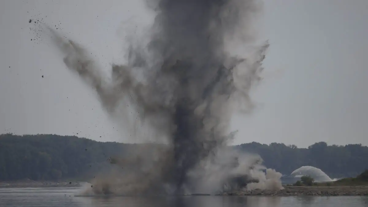 UPDATE: Stânca Pârjoaia a fost detonată cu 100 de kilograme de explozibil. Operațiunea pentru salvarea Centralei de la Cernavodă a reușit. Miruță: E un succes