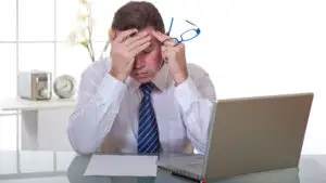 Programul de lucru imprevizibil poate afecta sănătatea angajaților. Femeile renunță la job în favoarea sănătății (studiu)