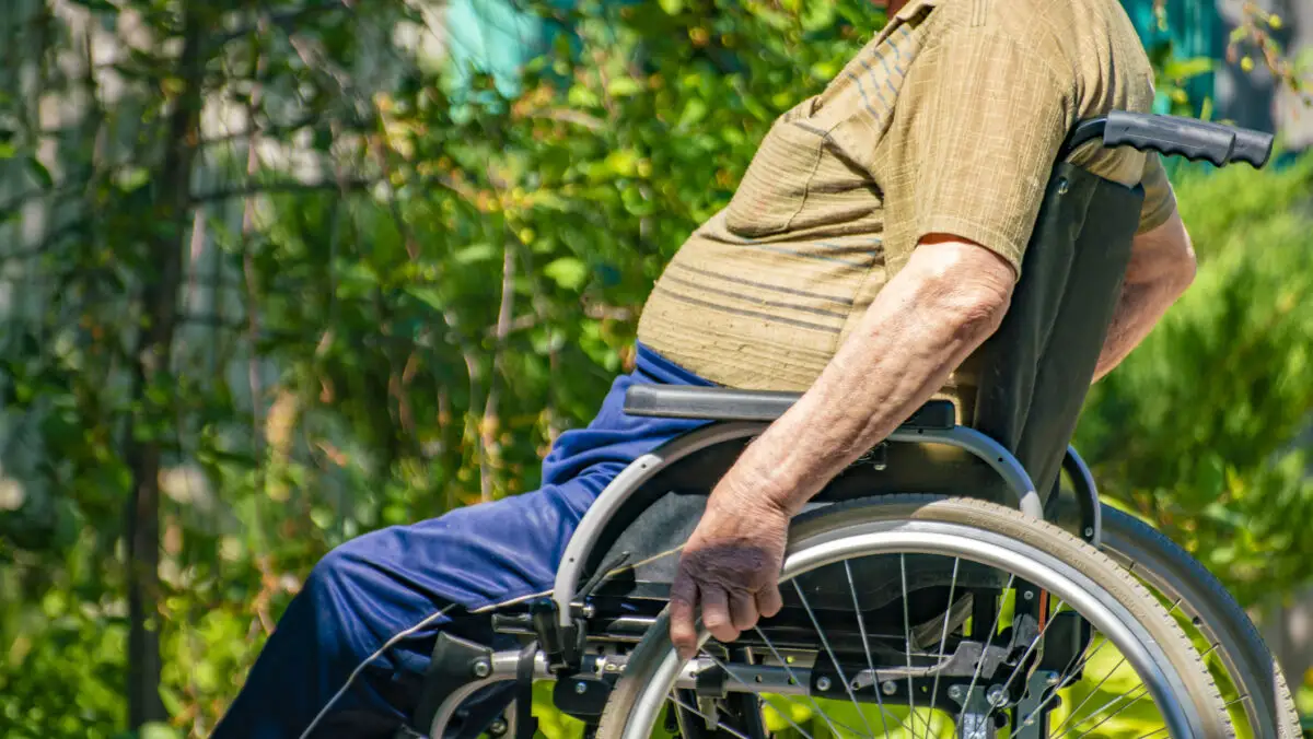 Pensia de invaliditate, 2026: cine poate beneficia și în ce condiții se acordă