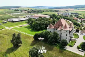 Jidvei investește în experiență: peste 2.600 mp de terase retractabile SunLeader pentru evenimente la Castelul Bethlen-Haller (P)