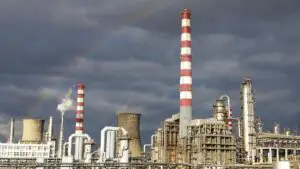Petrotel Lukoil a intrat în insolvență. Tribunalul Prahova a admis cererea companiei care operează rafinăria de la Ploiești
