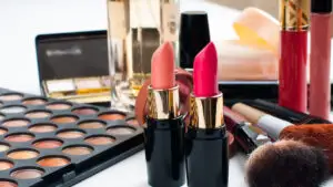 Machiajul toamnei 2026: Ce produse de machiaj se vor lansa în această toamnă
