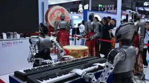 Roboții umanoizi chinezi, puși la încercare pentru a demonstra că pot genera valoare economică