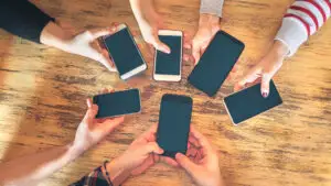 Lovitură pentru piața smartphone-urilor din Europa: Livrările au atins cel mai scăzut nivel din ultimii trei ani