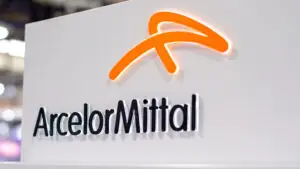 ArcelorMittal oprește producția la cea mai mare oțelărie din Ucraina. Combinatul de la Krivoi Rog, lovit de rachete