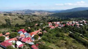 Comuna fără niciun elev investește 4 milioane de lei într-o școală. Unde se duc ceilalți bani publici