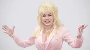 Nepotul lui Dolly Parton, vizat de un ordin judecătoresc. Ce acuzații i se aduc după moartea artistei