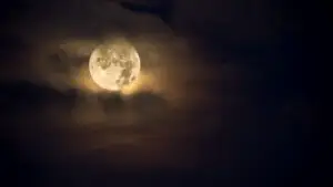 Superstiții și tradiții populare de Luna Recoltei: Ce NU ai voie să faci în noaptea de 26 septembrie