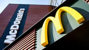 McDonald’s investește 8,5 miliarde de dolari în restaurantele sale. Ce produse noi pregătește pentru clienți