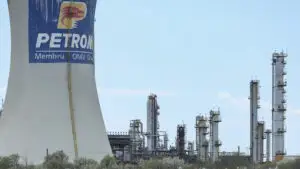 Petrotel-Lukoil așteaptă undă verde de la SUA pentru repornirea rafinăriei de la Ploiești