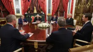 Putin s-a întâlnit la Kremlin cu emisarii lui Trump. Washingtonul încearcă să relanseze negocierile pentru pace în Ucraina