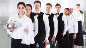 Deficitul de personal din HoReCa se menține la 20% în România. 6-7% dintre angajați provin din afara UE