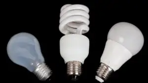 Becul poate schimba factura la curent! Cât consumă un LED față de unul clasic? Toți românii trebuie să știe