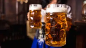 Oktoberfest 2026. Cât a ajuns să coste o halbă de bere la München