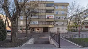 Criza locuințelor se agravează în Europa. Bruxelles-ul pregătește reguli noi pentru chirii și locuințe accesibile