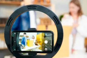 Cât costă să începi să faci content în 2026. De ce echipamente ai nevoie pentru primele clipuri