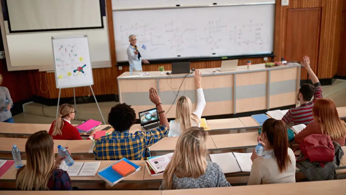 Calendarul universitar 2026-2027. Când încep cursurile la marile universități din România