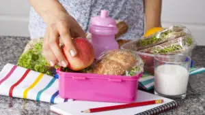 Pachețelul copilului pentru școală: Ce recipiente sunt mai sigure decât cele din plastic