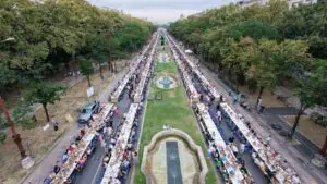 Bucureștiul a intrat în Cartea Recordurilor cu „Masa care unește”. Ce au reușit 20.000 de oameni