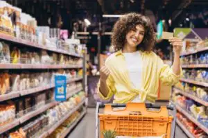 Ce beneficii ai atunci când folosești un card de cumpărături la supermarket? 